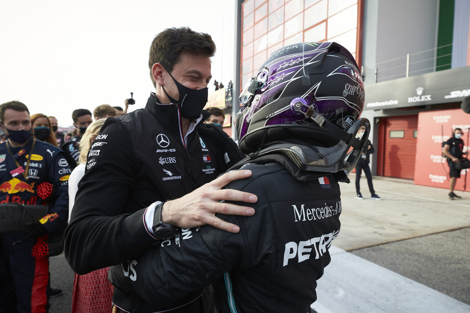 El nuevo contrato de Hamilton, más caro para Mercedes - MotorTime