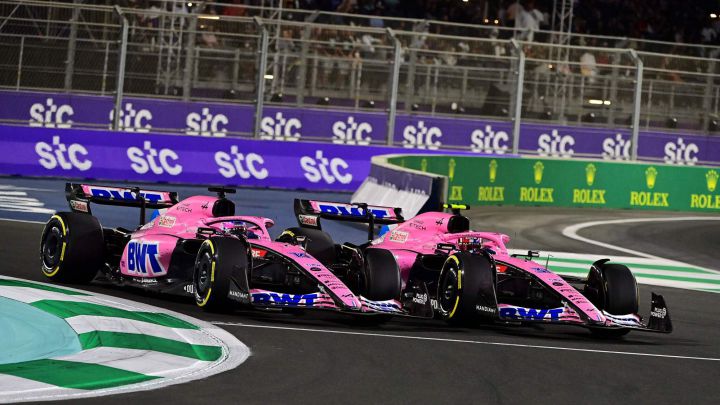 Ocon y Alonso, luichando en Yeda | Fuente: Formula 1