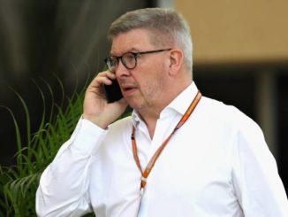 Ross Brawn hablando por telefono | Fuente: Formula 1