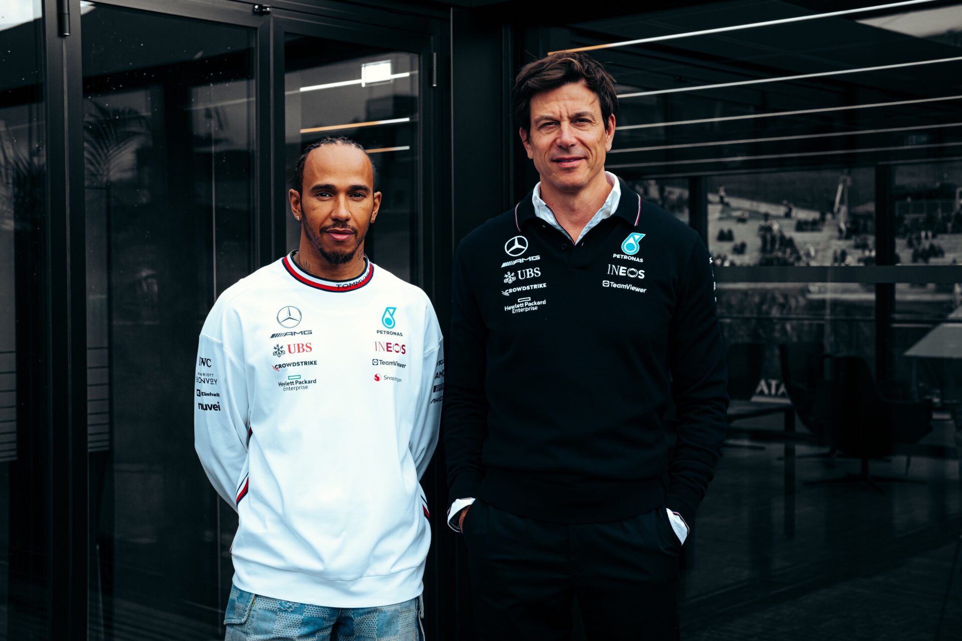 Hamilton renueva con Mercedes y será el compañero de equipo de Russell ...