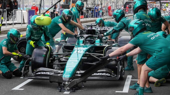 Aston Martin haciendo una práctica de 'pit-stop'. I Fuente: Getty Images