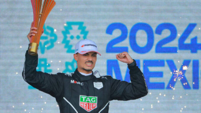 Pascal Wehrlein celebrando su victoria en el e-Prix de México.