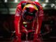 Carlos Sainz subiéndose al SF-24 en la pretemporada | Fuente: Scuderia Ferrari