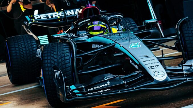 El W15 en un shakedown en Silverstone | Fuente: Mercedes AMG
