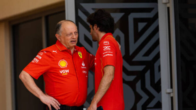 Fred Vasseur junto a Sainz en los test de pretemporada de Baréin | Fuente: Getty Images