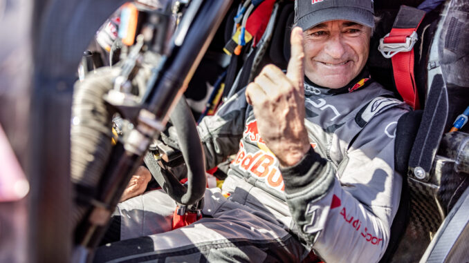Carlos Sainz celebrando su victoria en el Dakar 2024 | Fuente: ASO
