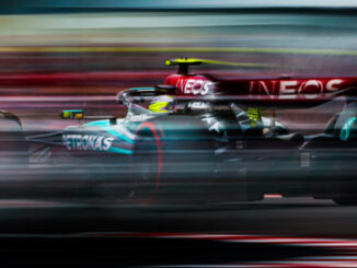 Lewis Hamilton subido en el Mercedes durante el GP de Japón 2024 | Fuente: @MercedesAMGF1
