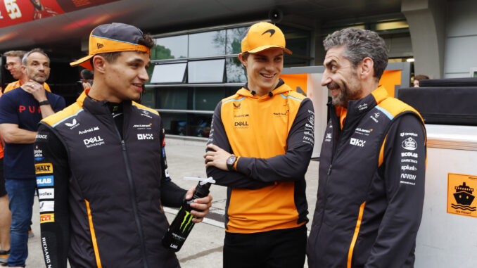 Andrea Stella junto a sus pilotos | Fuente: McLaren Racing
