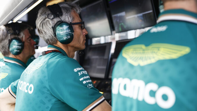 Mike Krack en el muro de boxes del GP de Miami | Fuente: Aston Martin