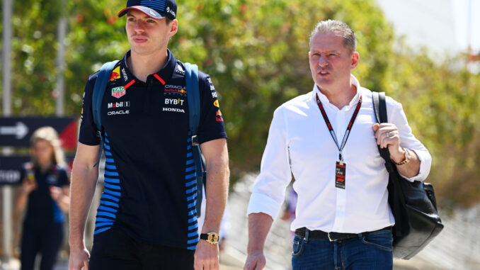 Max y Jos Verstappen durante el Gran Premio de Baréin 2024 | Fuente: Red Bull