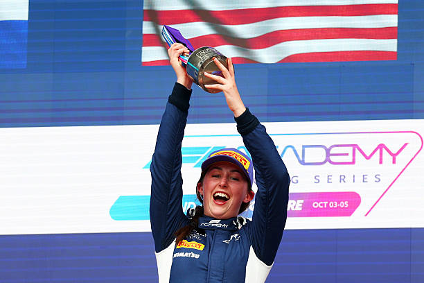Lia Block se estrena en la F1 Academy y Maya Weug recorta puntos a ...